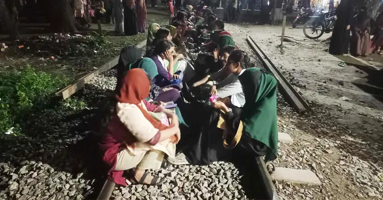 ছয় দফা দাবিতে শিক্ষার্থীদের বিক্ষোভ